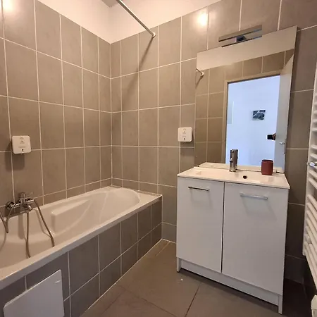 T2 Terrasse Climatise Piscine A T Florent Apartment